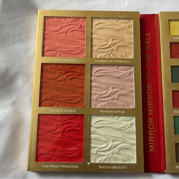 Revolution Beauty Disney Princess Snow White Palette - Picture 4 of 5